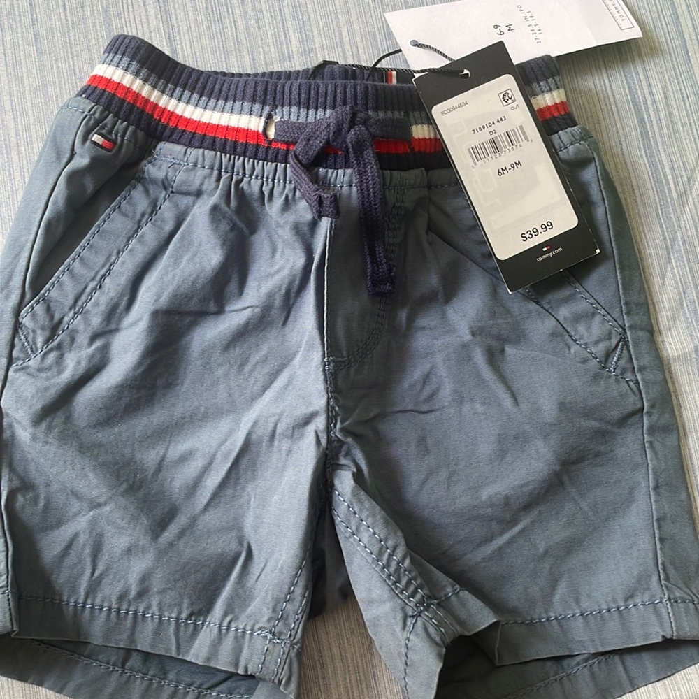 6-9M Tommy Hilfiger.
